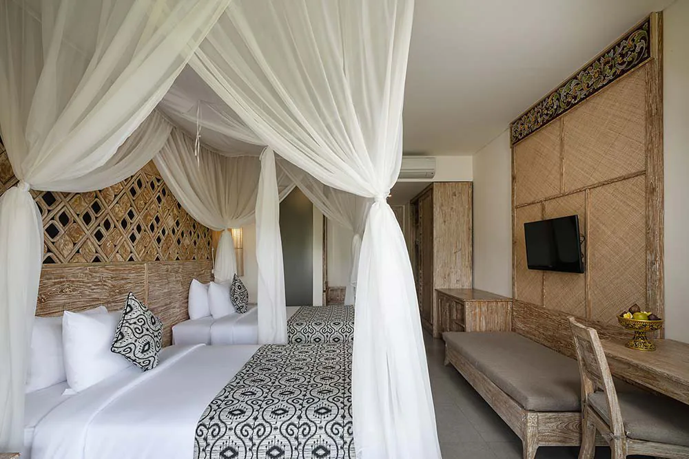 Suite Pool Access